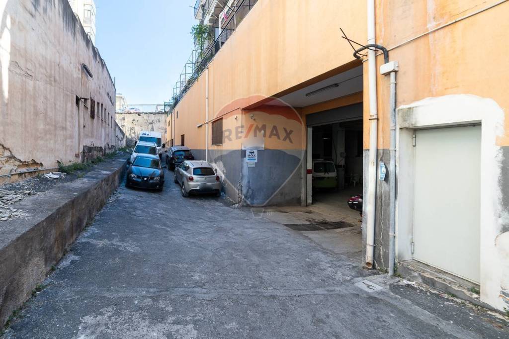 Negozio in vendita a Catania via Antonio Piranio, 3