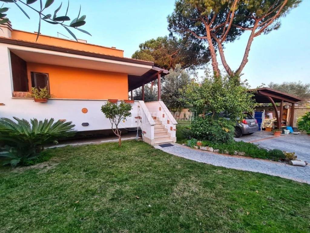 Villa a Schiera in vendita a Fiumicino via Monte Corno