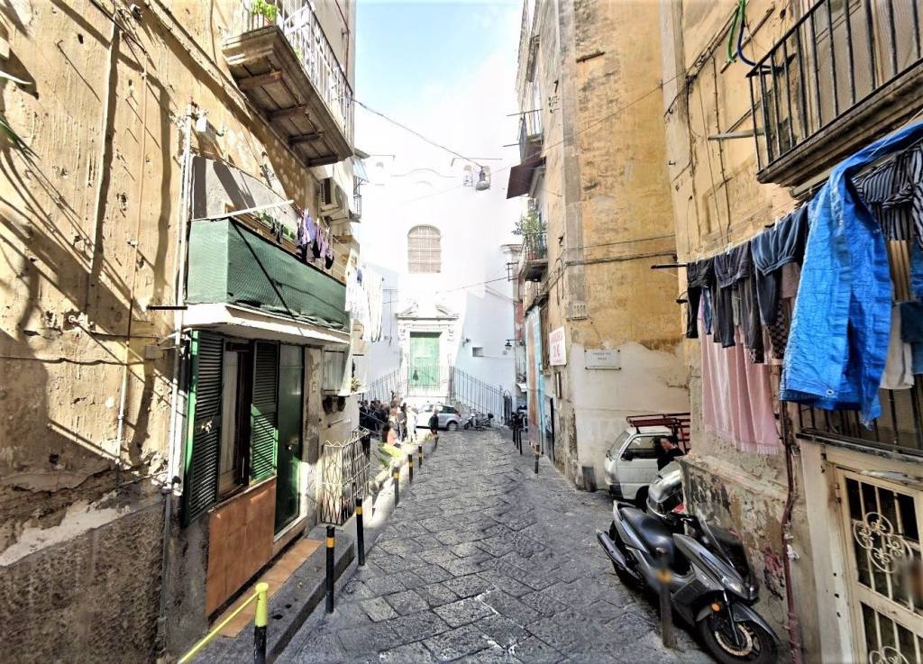 Appartamento in vendita a Napoli via Santa Maria Ognibene