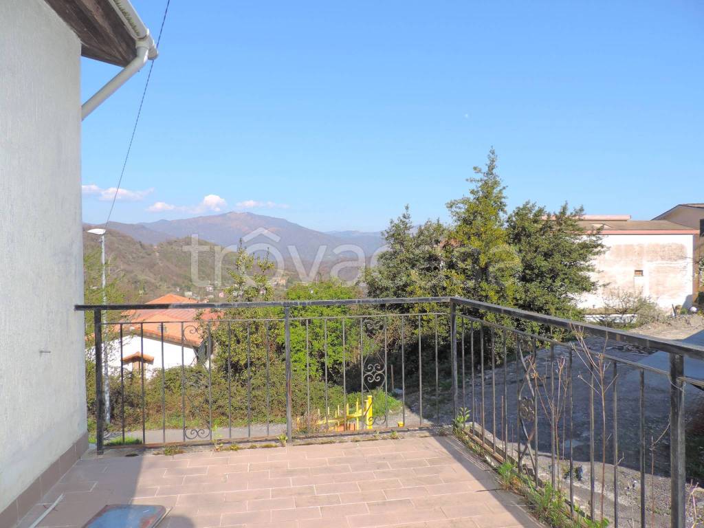 Villa in vendita a Lumarzo frazione Pannesi