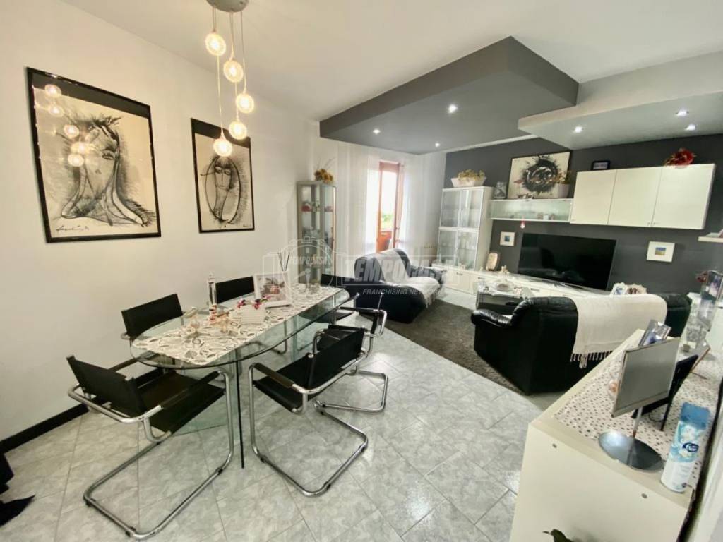Appartamento in vendita a Usmate Velate via Trento 20