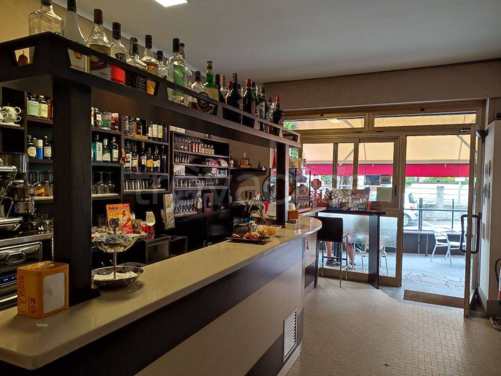 Bar in in vendita da privato a Cadrezzate con Osmate via Maggiore, 2