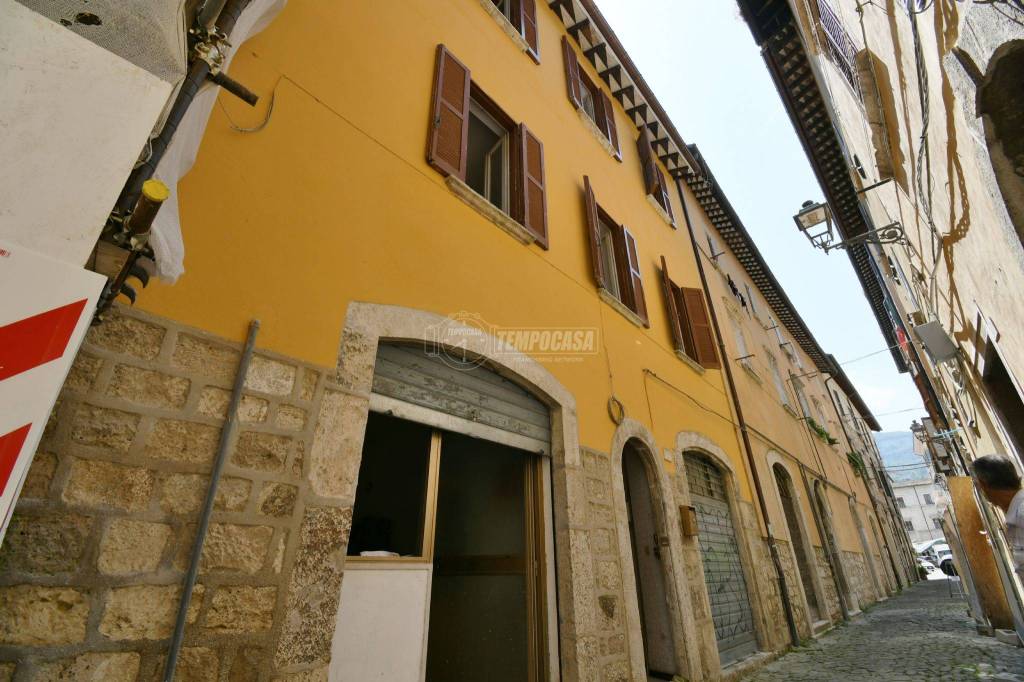 Appartamento in vendita ad Ascoli Piceno via della Tribù Fabia 16