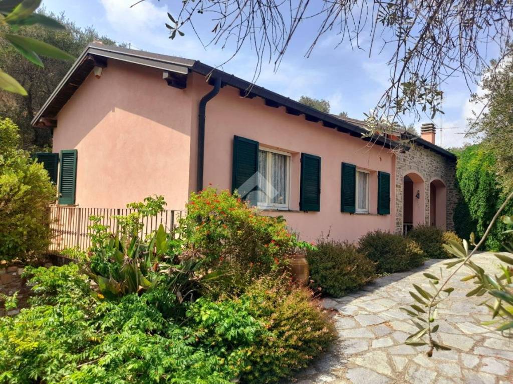 Villa in vendita a Diano Marina via Roggero Vittorio, 3