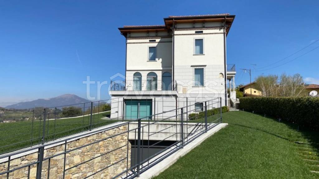 Villa in vendita a Bergamo via san matteo alla benaglia