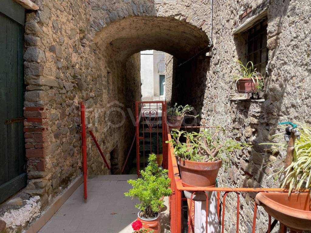 Appartamento in vendita a Carro via Gianelli Caste, 34