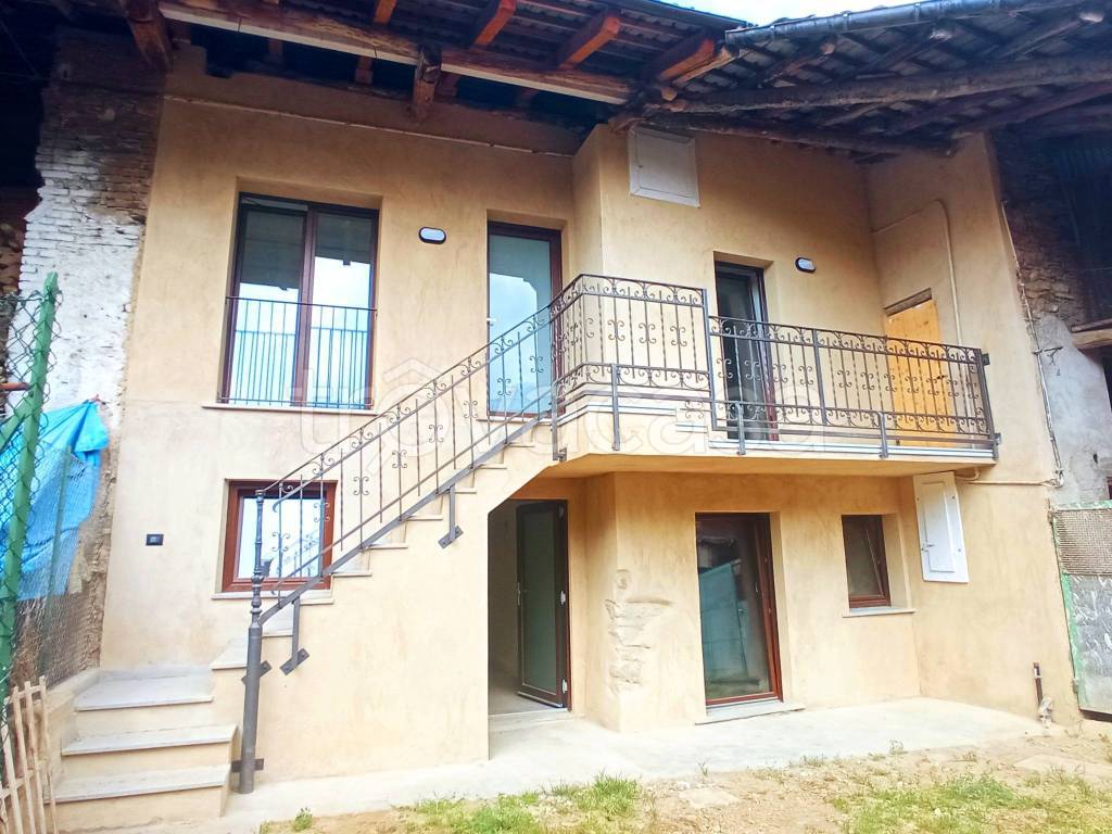 Casa Indipendente in vendita a Roccasparvera via Carlo Rosselli, 6