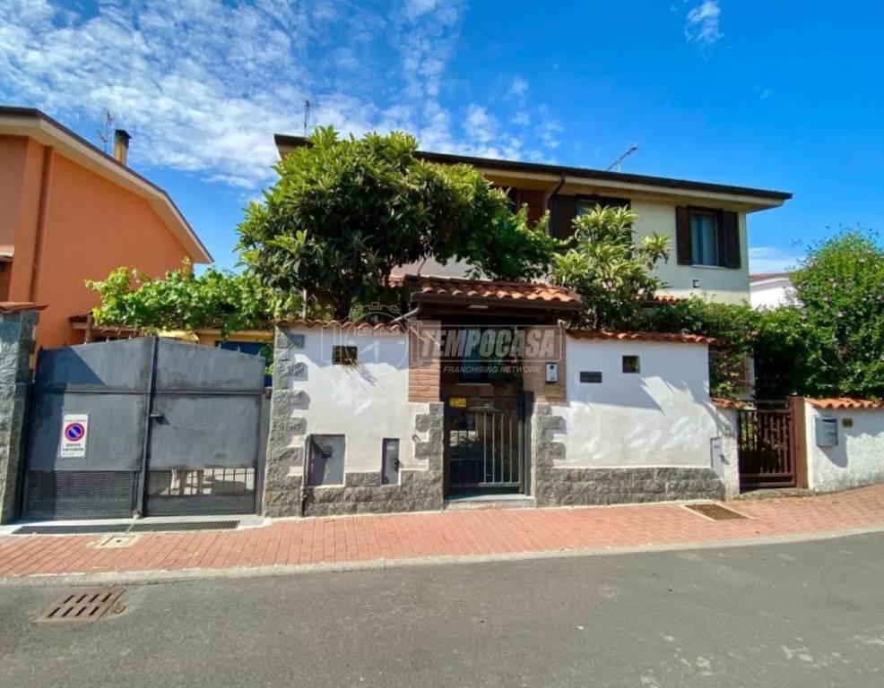 Villa a Schiera in vendita a Merlino via Aldo Moro 12