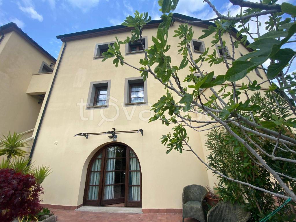 Villa a Schiera in vendita a Monteverdi Marittimo