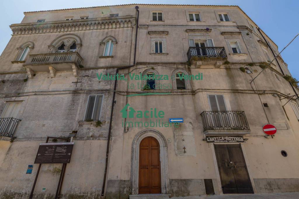 Appartamento in vendita a Monte Sant'Angelo via Reale Basilica, 94, 71037 Monte Sant'Angelo fg, Italia