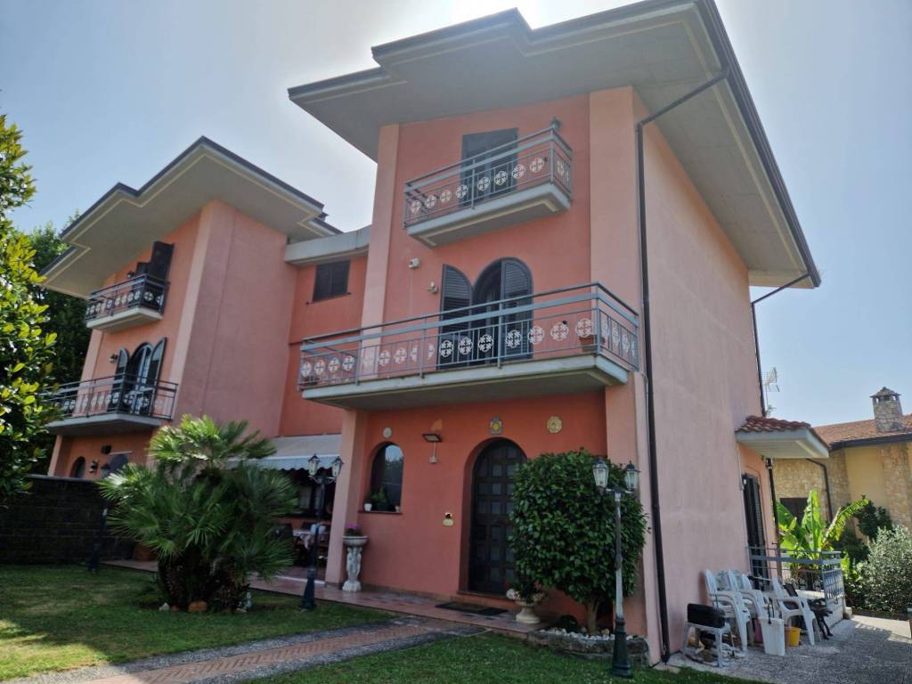 Villa Bifamiliare in in vendita da privato ad Aiello del Sabato contrada Valle Sant'Andrea, 9