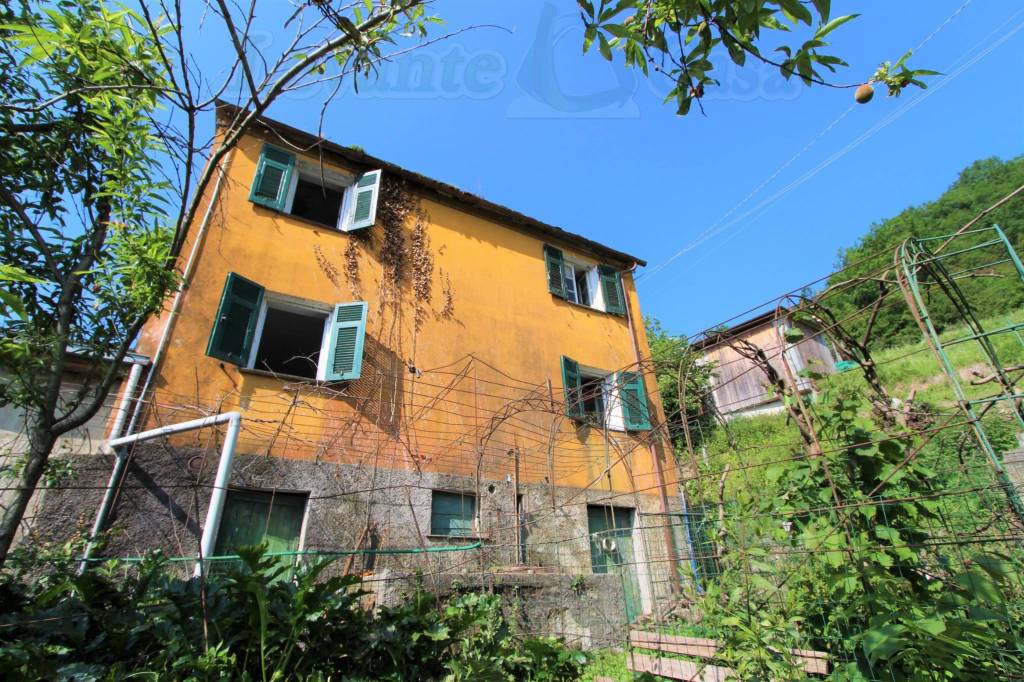 Casale in vendita a Lumarzo frazione Castello, 355