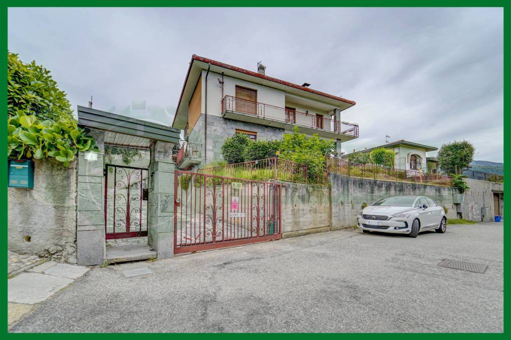 Villa Bifamiliare in vendita a Gavirate via Bellaria