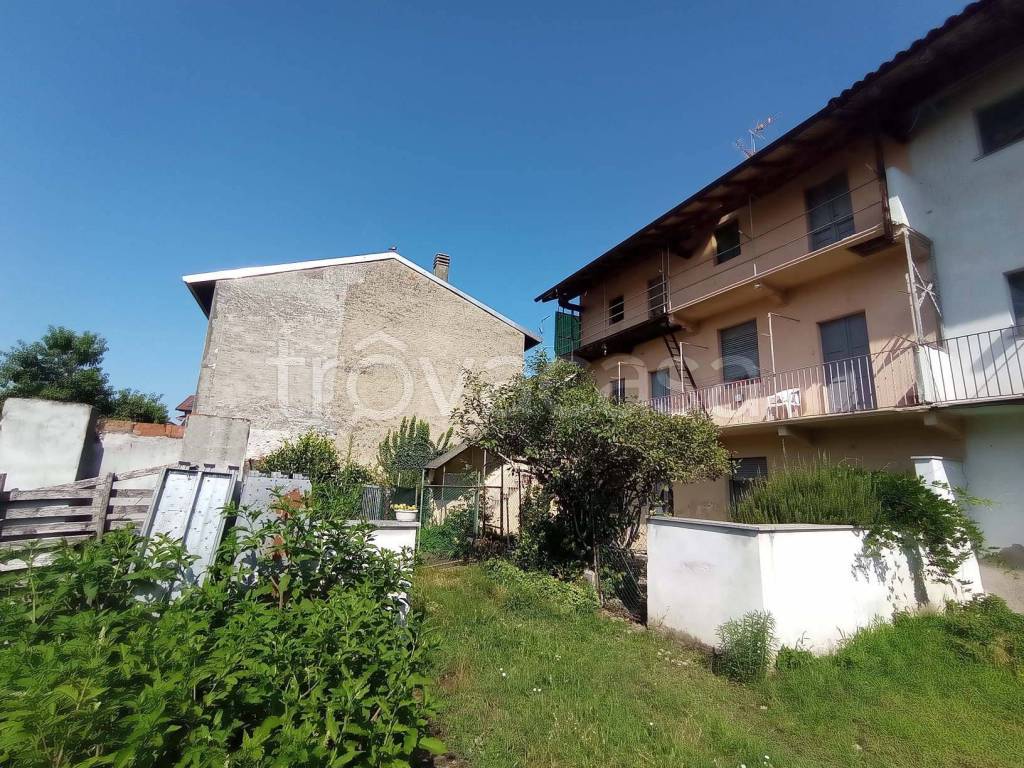 Casa Indipendente in vendita a Bellinzago Novarese via 24 Maggio