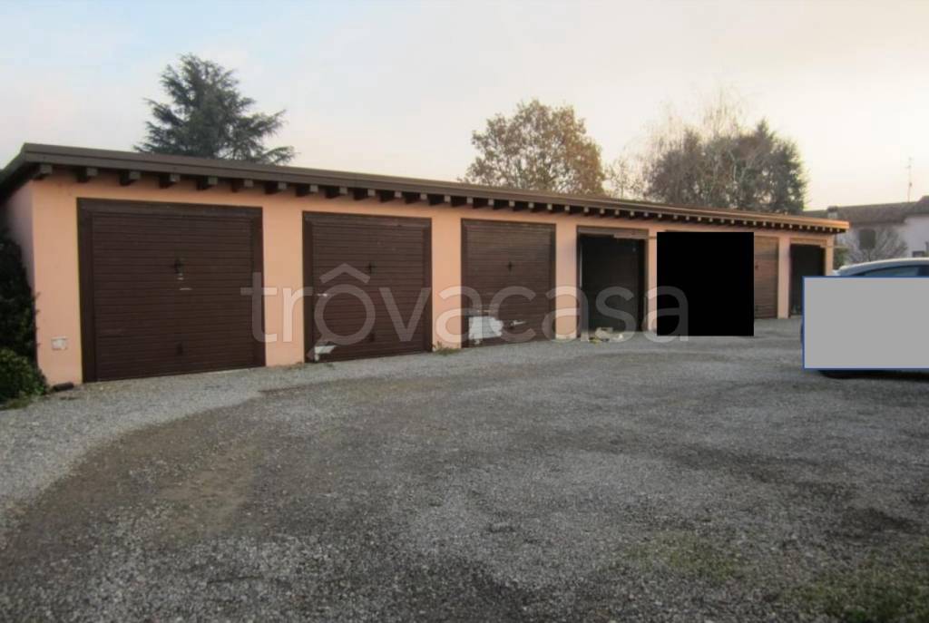Garage in vendita a Linarolo via Idrometro