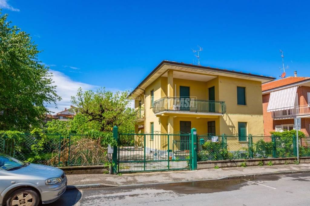 Villa in vendita a Bra via Isonzo