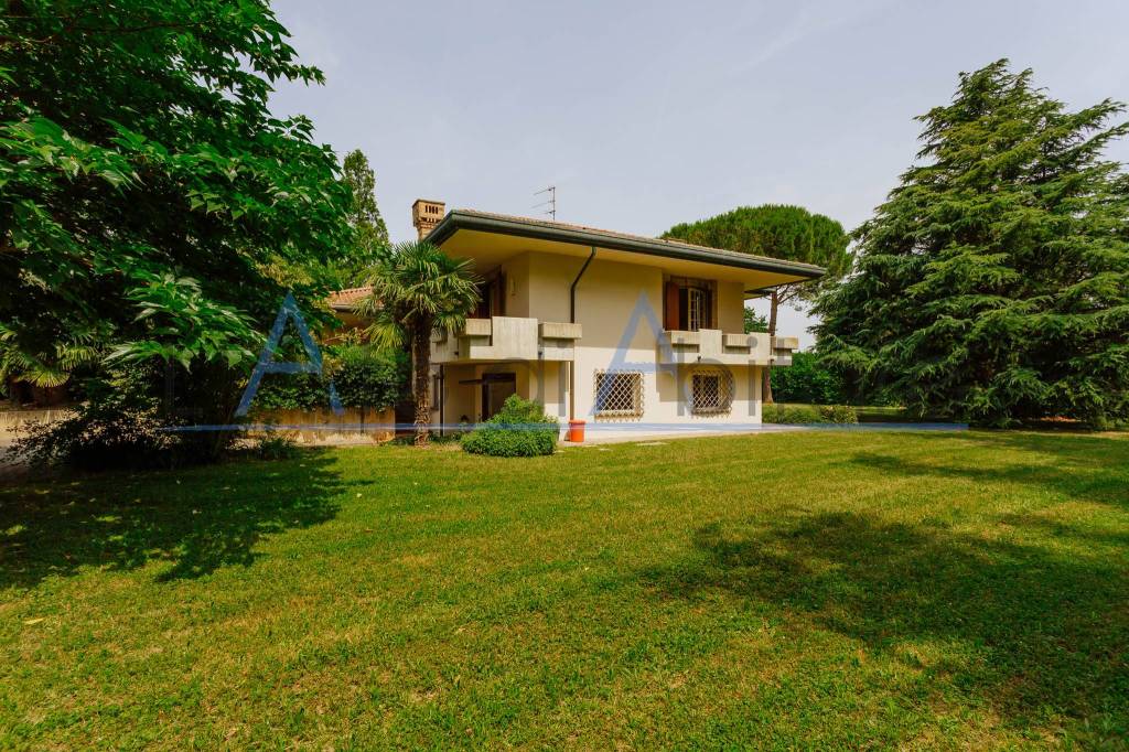 Villa in vendita a Piove di Sacco via Enrico Caterino Davila, 38/a