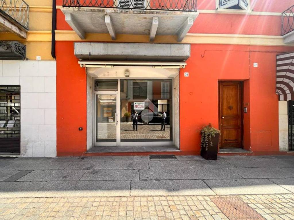 Negozio in affitto a Cremona corso Giuseppe Garibaldi, 39