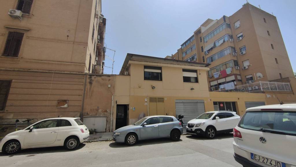 Ufficio in vendita a Palermo via Tommaso Lo Cascio, 1F