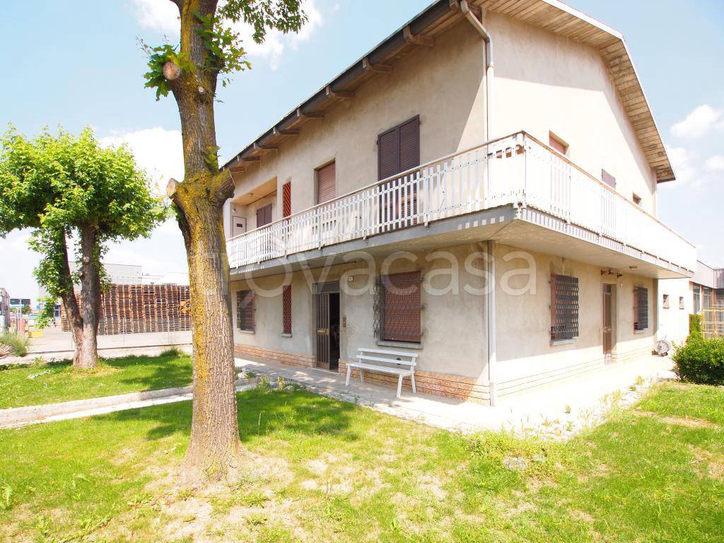 Villa Bifamiliare in vendita a Campegine via Giacomo Brodolini