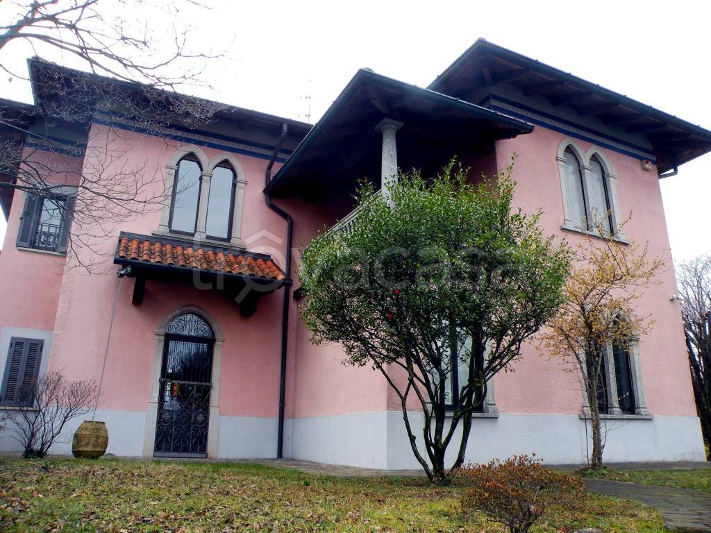 Villa in vendita a Vergiate via San Rocco