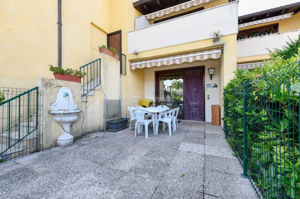 Appartamento in vendita a Puegnago del Garda via Guasch, Raffa 27