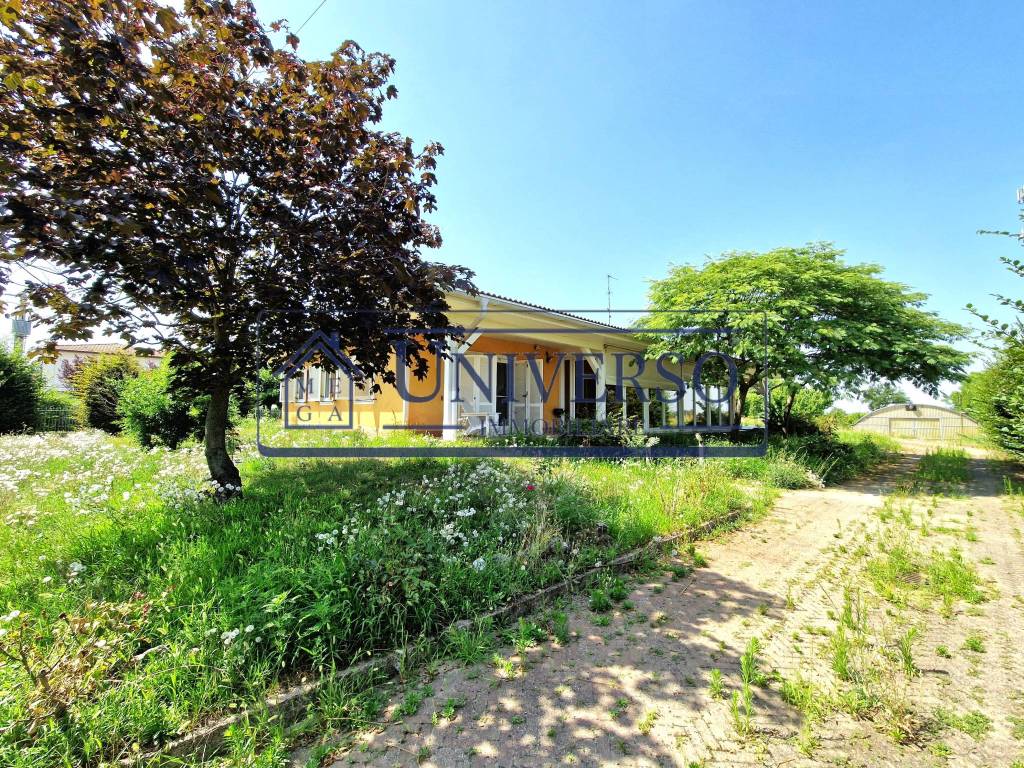 Villa in vendita a Bressana Bottarone via Rossina, 50
