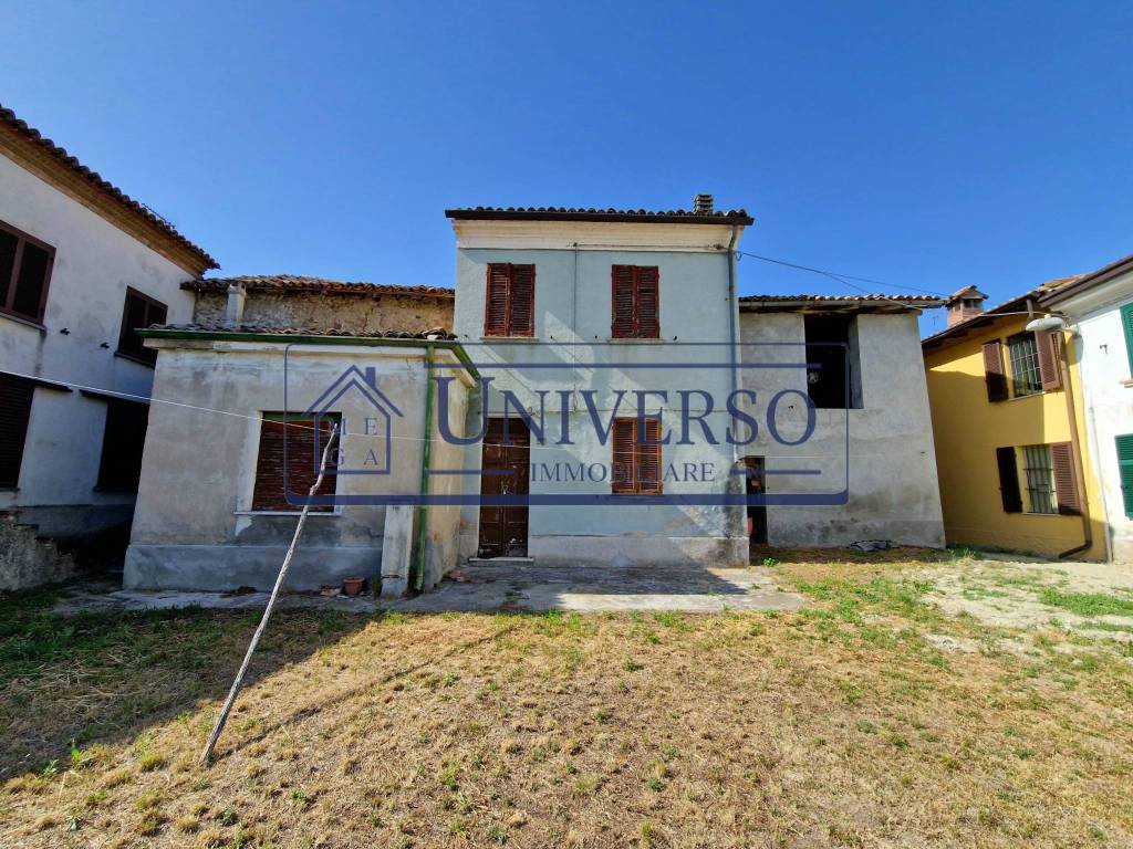 Casa Indipendente in vendita a Godiasco Salice Terme via Giovanni Torlasco, 11