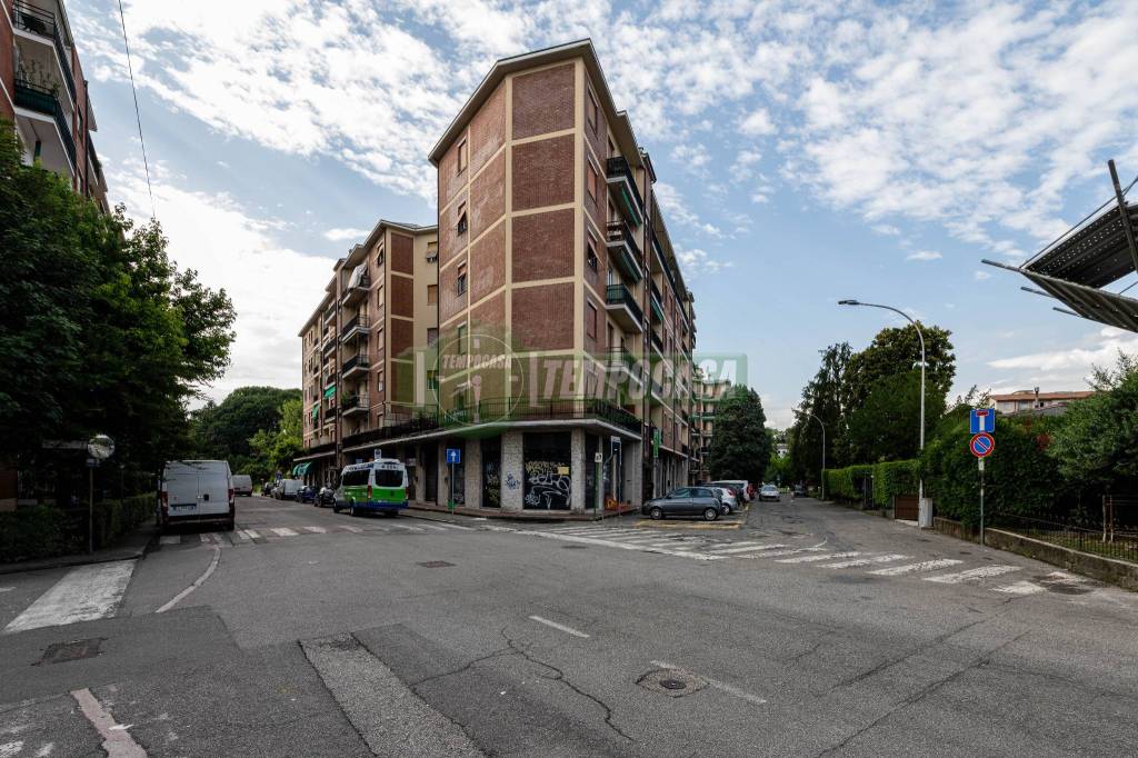 Appartamento in vendita a Carnate via Giosuè Carducci, 1