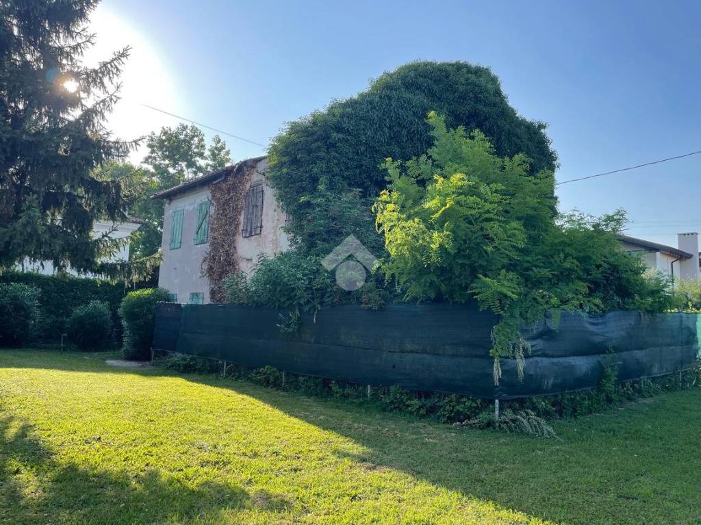 Rustico in vendita a Castelfranco Veneto via Sabbionare, 19