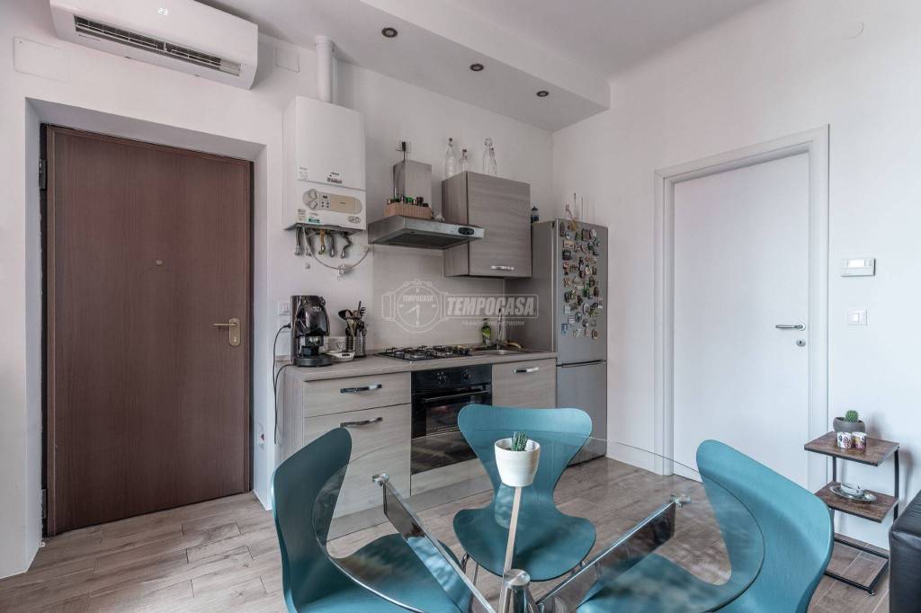 Appartamento in vendita a Milano via spezia 5