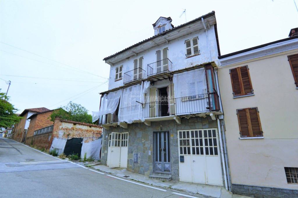 Casa Indipendente in vendita a Villafranca d'Asti piazza Guglielmo Marconi 32