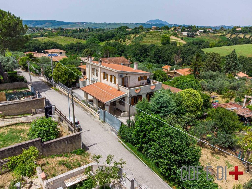 Villa in vendita a Fara in Sabina via Grottaglie