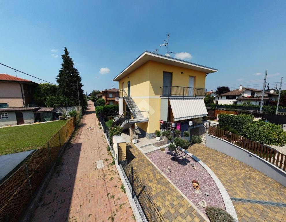 Villa Bifamiliare in vendita a Venegono Superiore via De Gasperi, 2