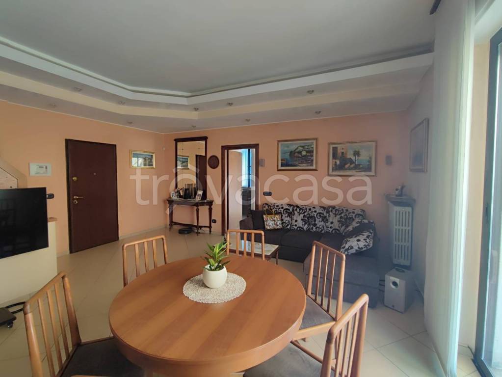 Appartamento in vendita a Seveso via Pasubio, 11