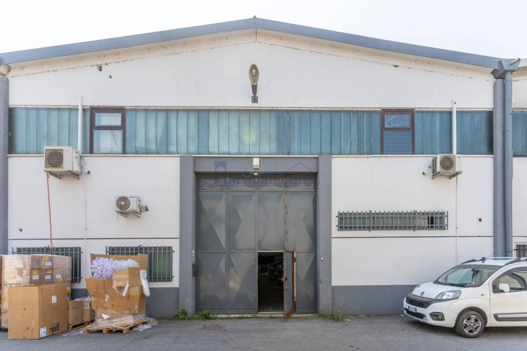 Capannone Industriale in vendita a San Giuliano Milanese via Ticino, 17