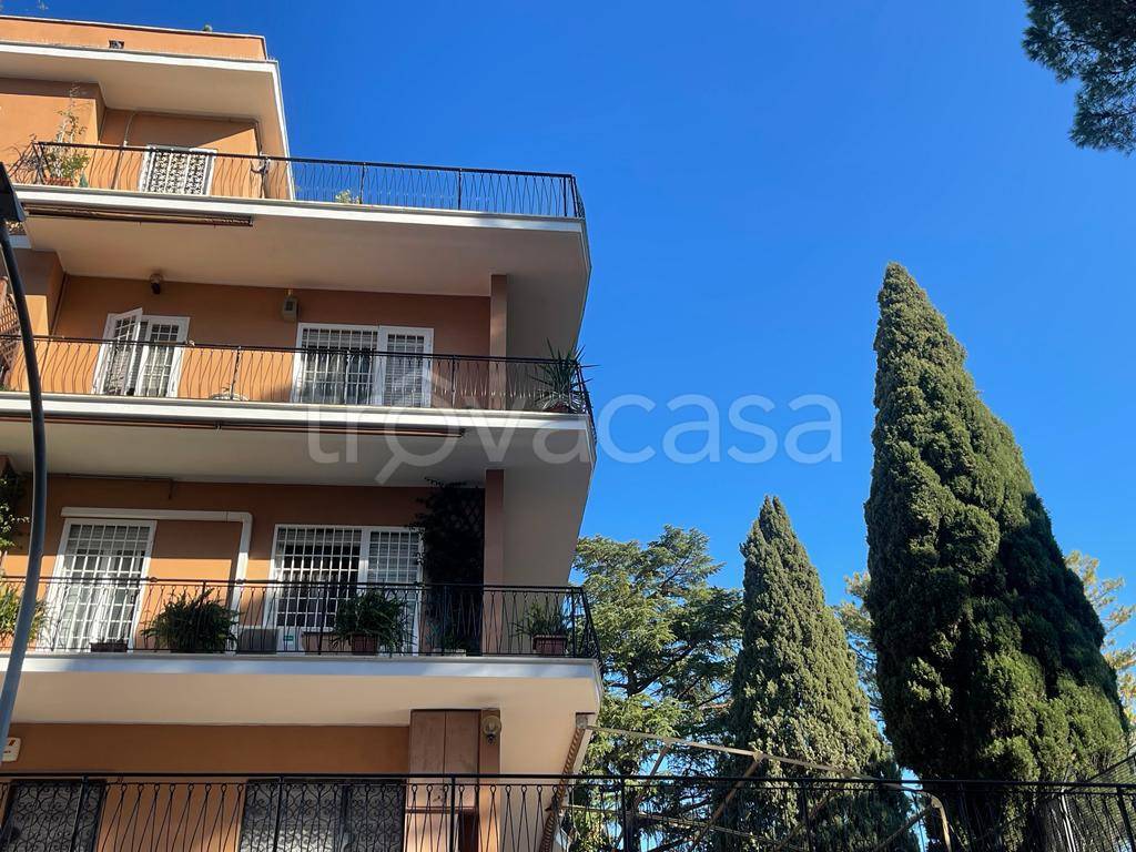 Appartamento in vendita a Roma via Sangemini, 19