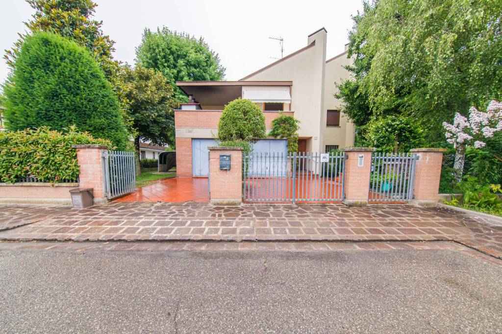 Casa Indipendente in vendita a Carpi via Alessandro Manzoni, 72