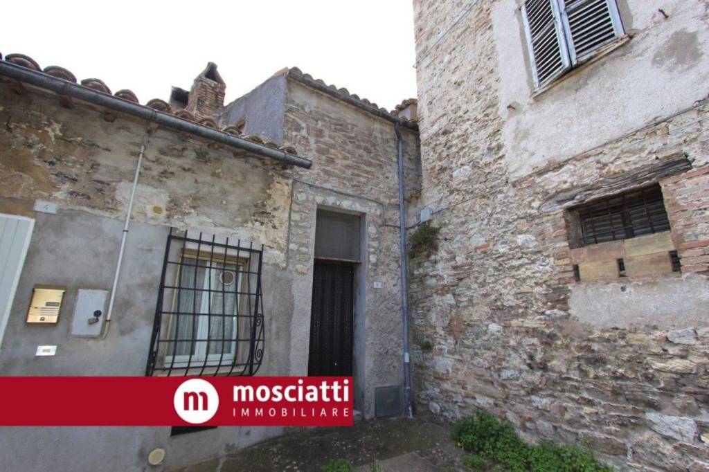 Villa in vendita a Esanatoglia don Luigi Marinelli