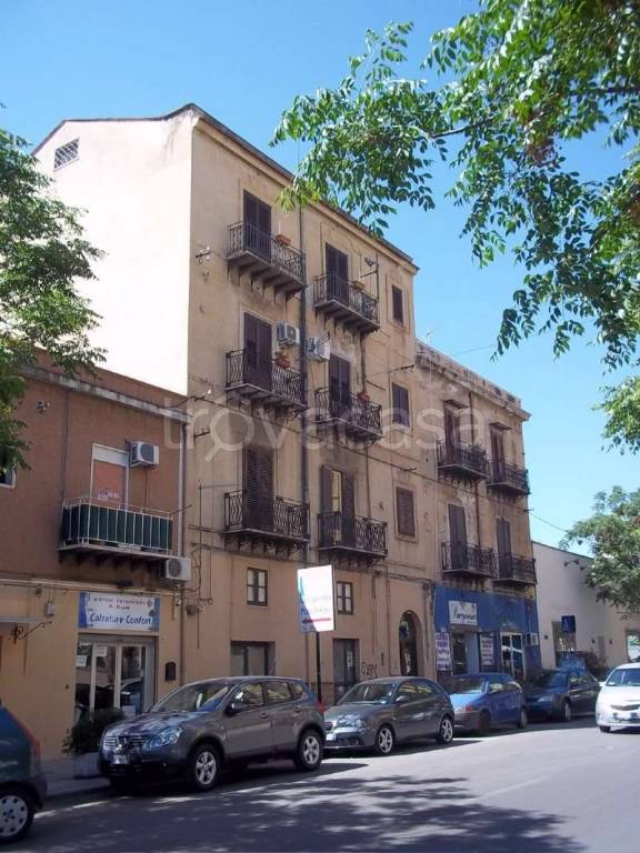 Negozio in vendita a Palermo corso Calatafimi 618