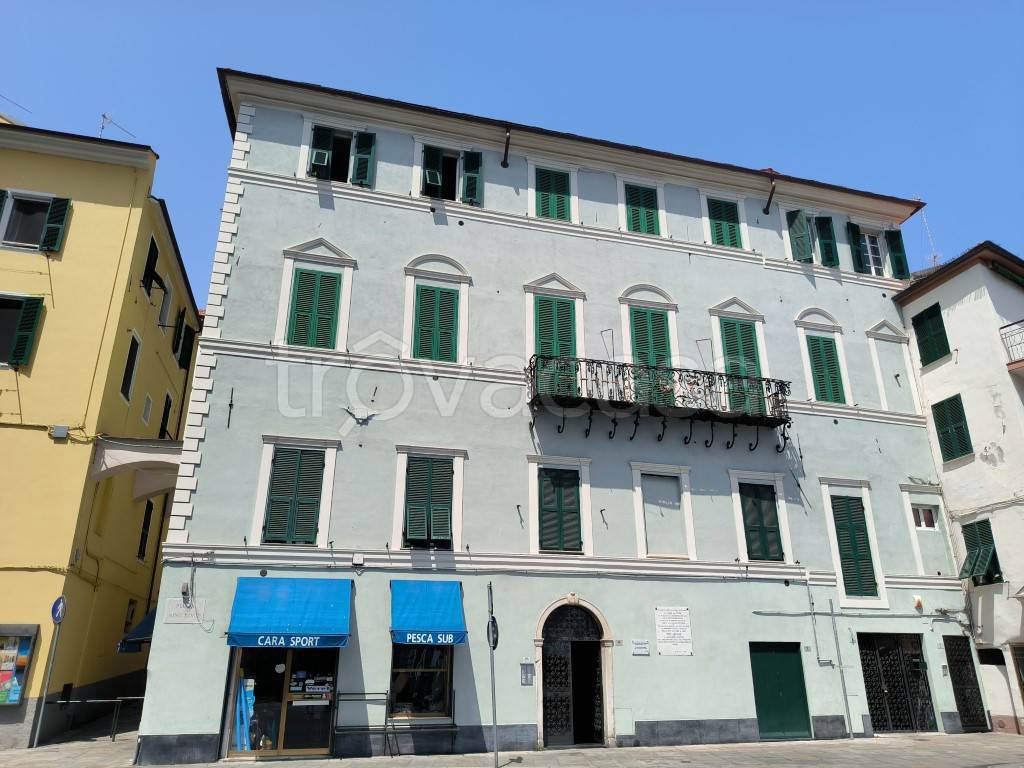 Appartamento in vendita a Imperia piazza Nino Bixio, 4