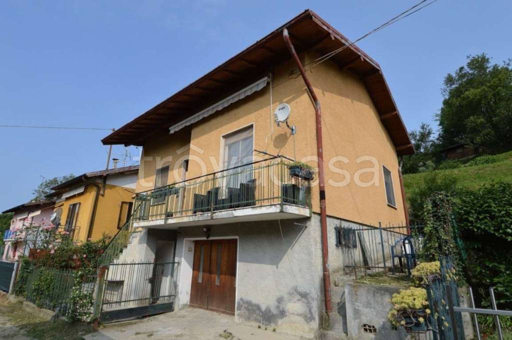Villa in vendita a Laveno-Mombello vicolo Trento, 13