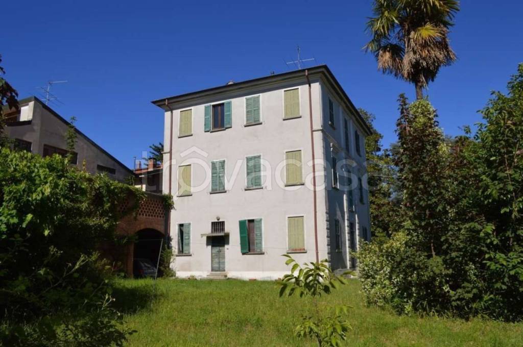 Villa in vendita a Gemonio via g. Verdi