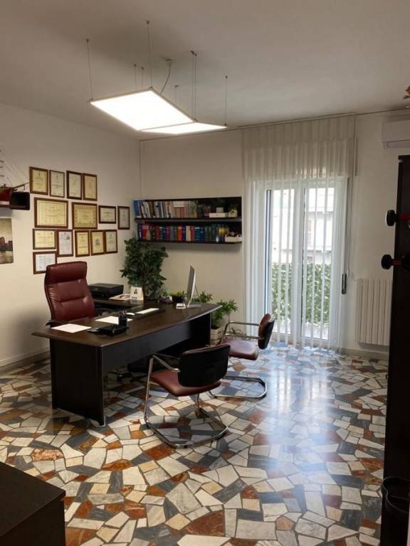 Ufficio in affitto a Bari viale Giuseppe Di Vittorio
