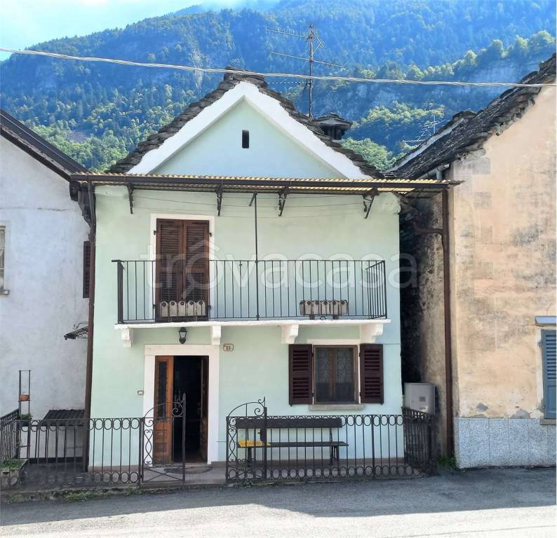 Casa Indipendente in vendita a Varzo frazione Rosso, 46