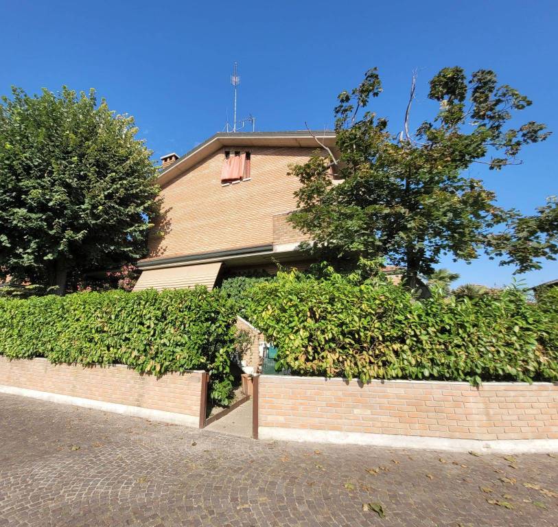 Villa Bifamiliare in in vendita da privato a Ferrara via Pomposa