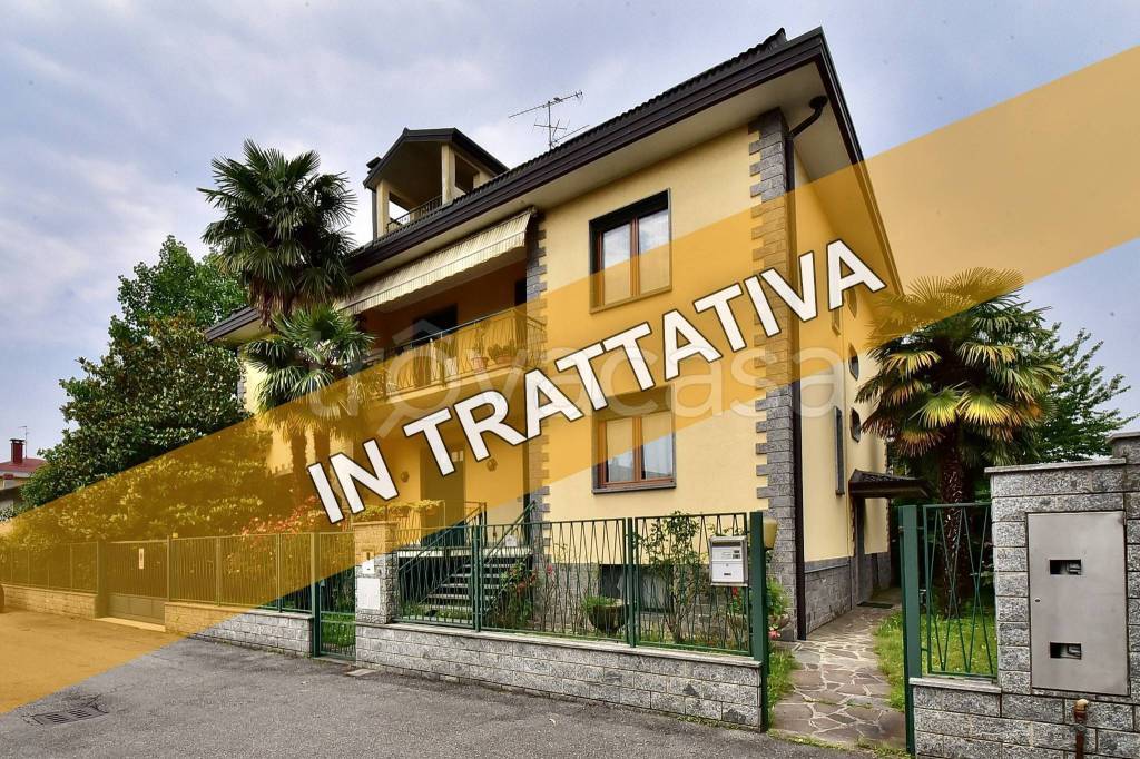Appartamento in vendita a Caronno Pertusella vicolo Filippo Brunelleschi, 34