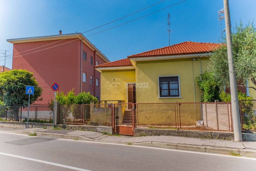 Villa in vendita a Vedano al Lambro via Achille Grandi, 10