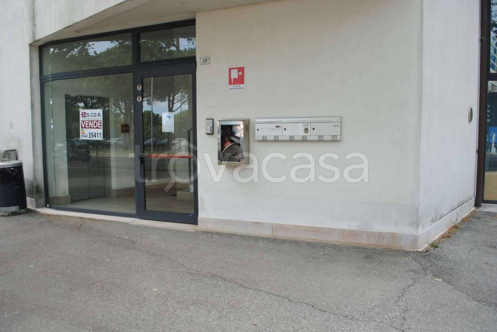 Ufficio in vendita a Ravenna via Lago di Como 30A