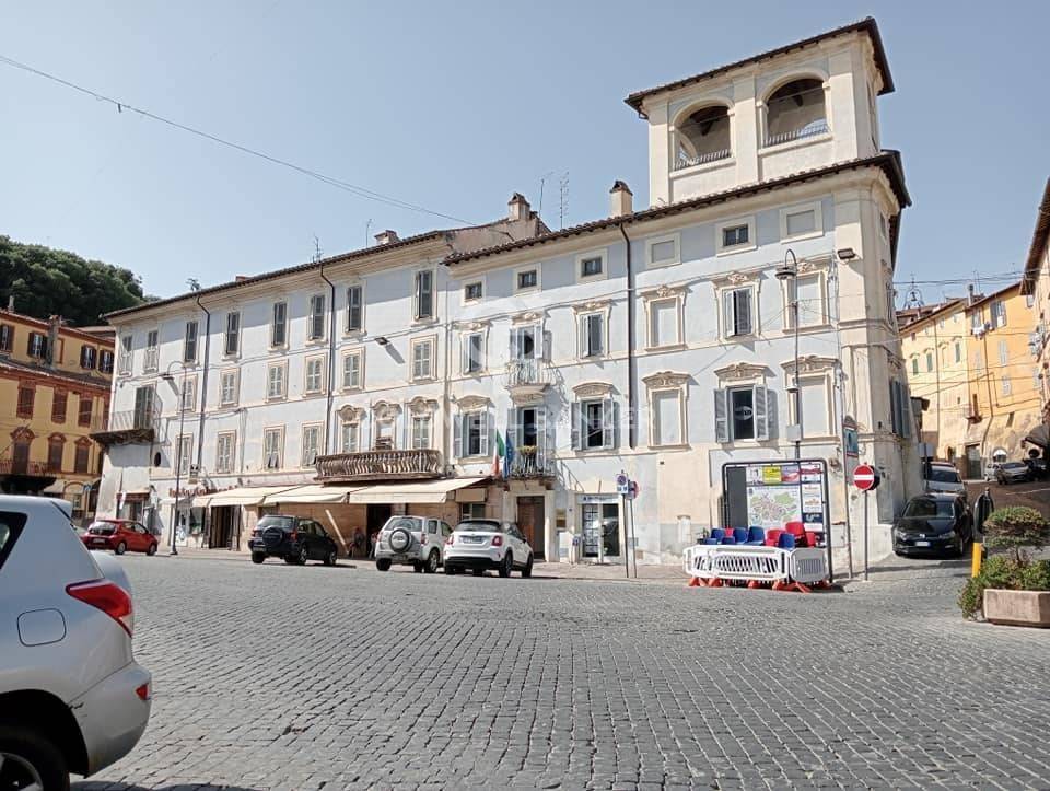 Appartamento in vendita a Ronciglione piazza Vittorio Emanule